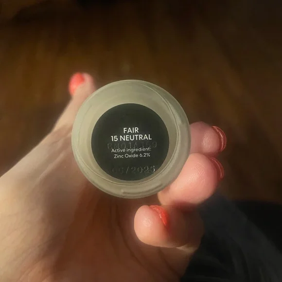 bareMinerals BAREPRO liquid foundation - Fair 15 Neutral - Picture 2 of 3